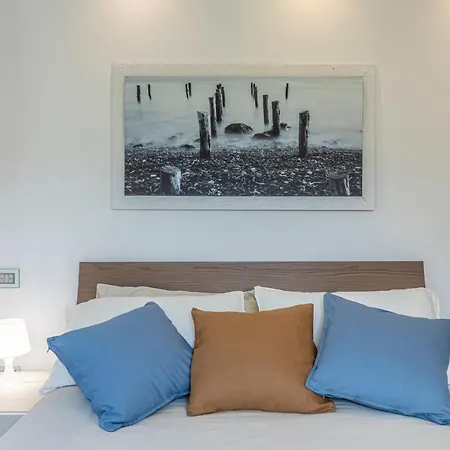 Exclusive-lakeview Bella Vista Orta G&g Apartment *